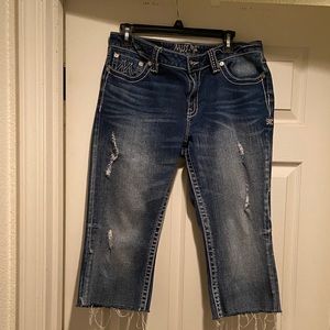 Miss Me distressed capris 32